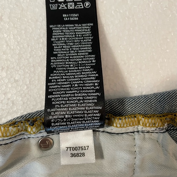 7 For All Mankind Men's
Adrien Slim Tapered Jeans
Size 33 x 32 Cotton Hemp Denim - Picture 16 of 16